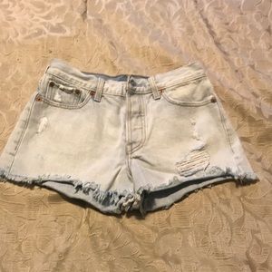 Levi’s Wedgie Fit cutoffs